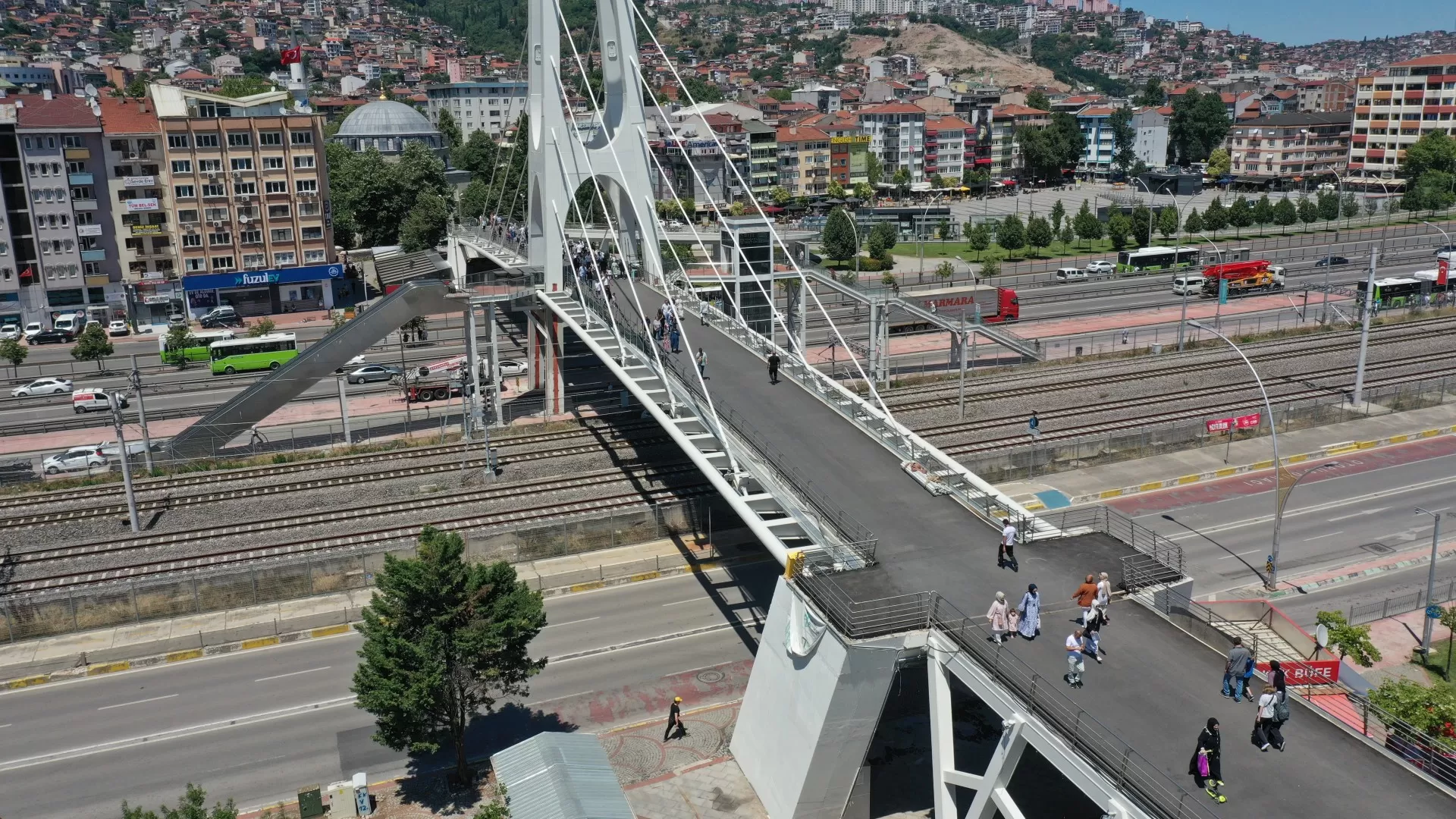 Mimar Sinan Üst Geçidine 180 ton kaydırmaz asfalt serildi