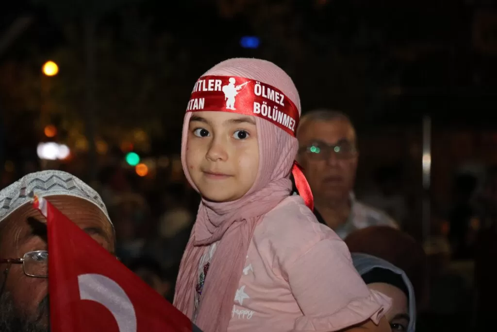 Valiliğin basıldığı Sakarya’da 15 Temmuz coşkusu