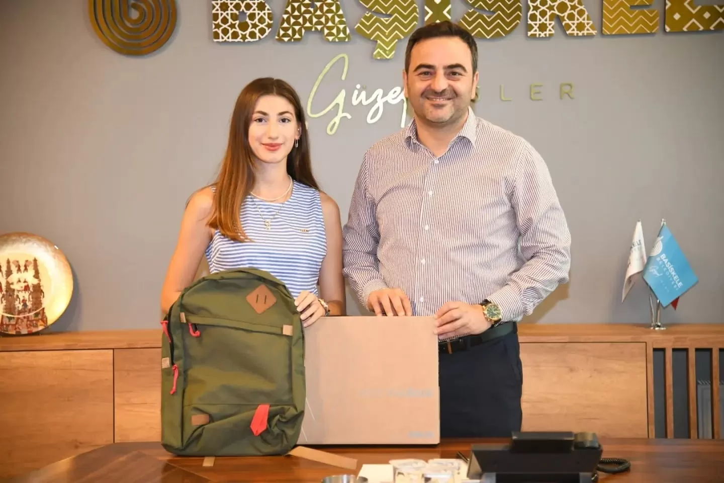 Başkan Özlü, YKS’de dereceye giren öğrencileri ödüllendirdi