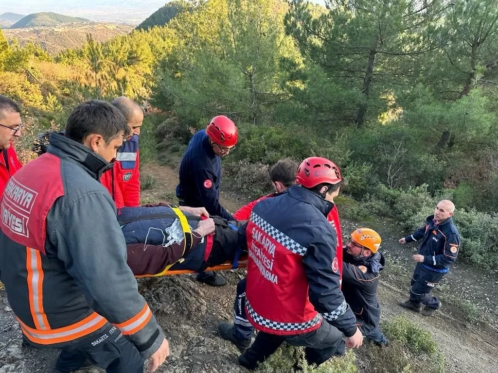 Define avcılarını, bir kişinin ayağına kaya düşmesi ele verdi