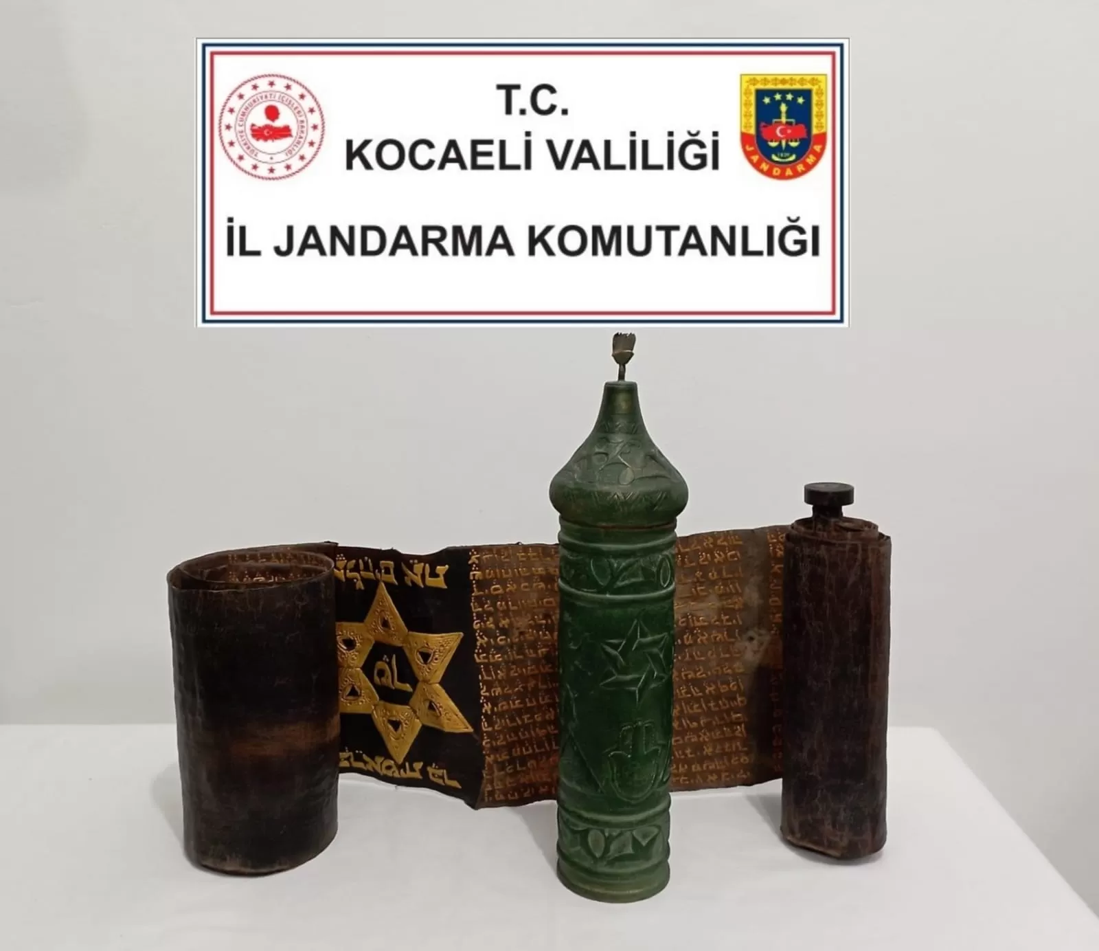 Ceylan derisi üzerine İbranice yazılmış Tevrat ele geçirildi