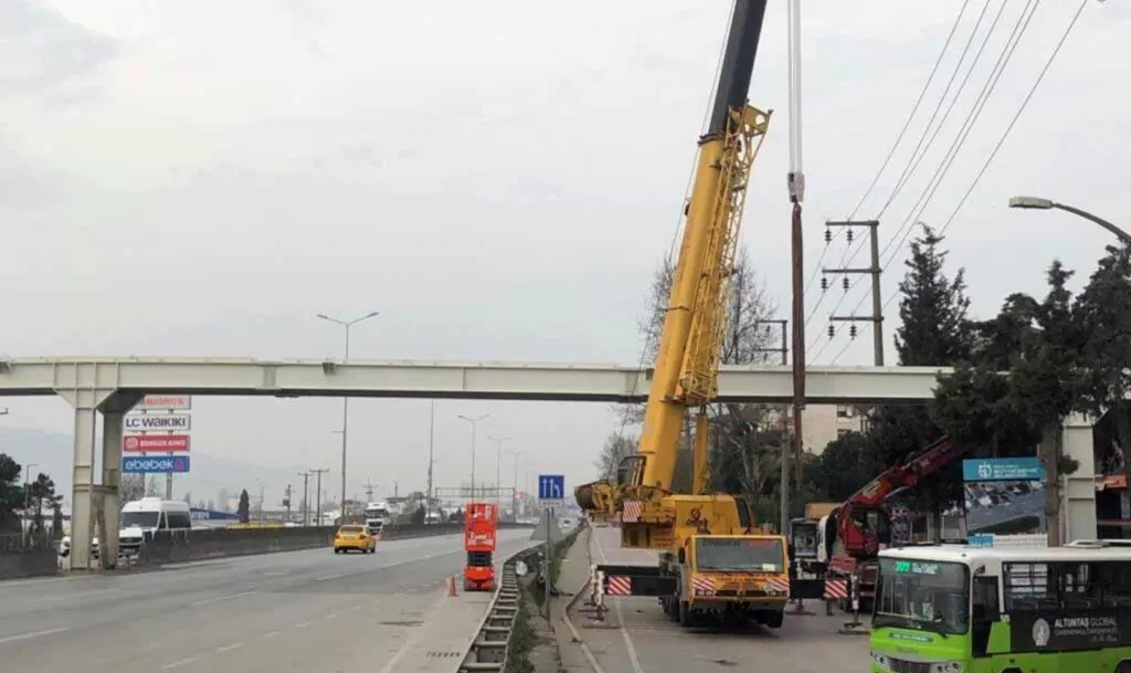 Çenesuyu üstgeçidinin köprü montajı yapıldı