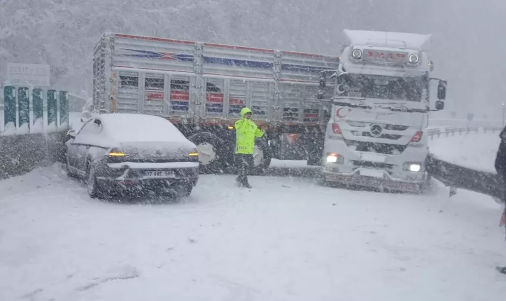 Bolu Dağı İstanbul istikameti trafiğe kapandı