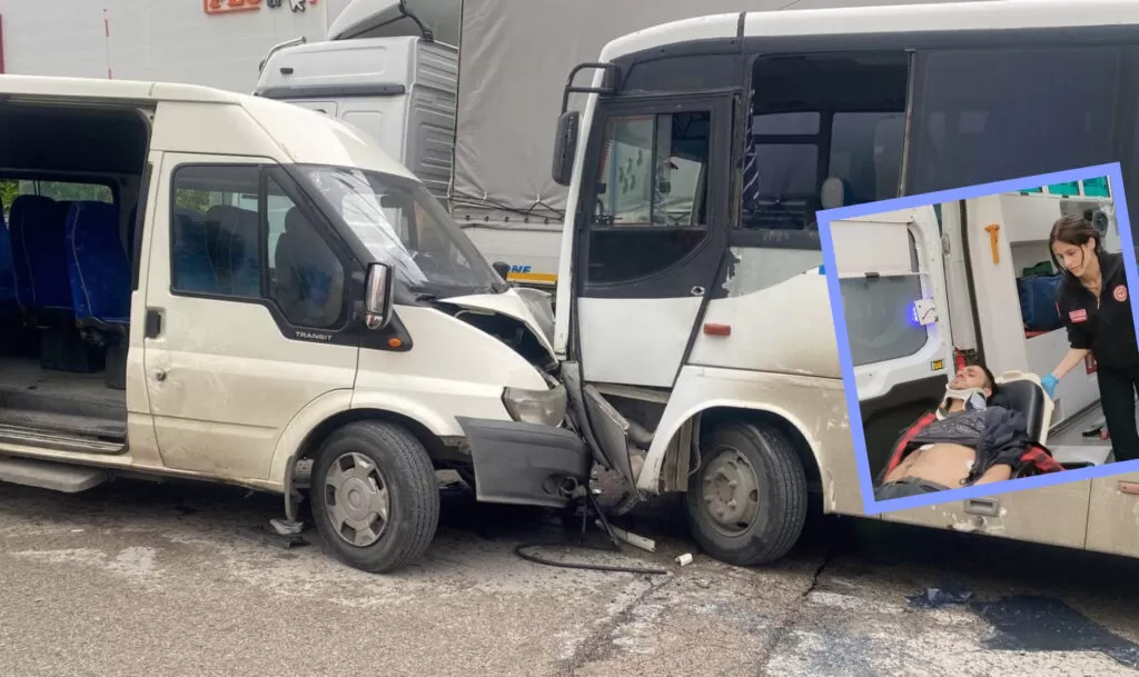 Kocaeli’de iki işçi servisi kafa kafaya çarpıştı: 6 yaralı