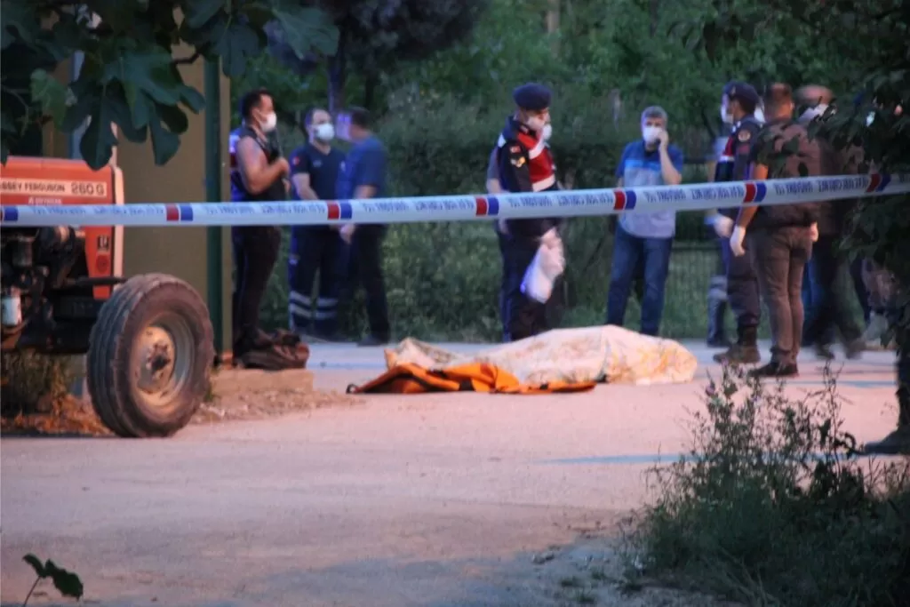 Babasını öldürüp annesini rehin almış, 9 kişiyi de yaralamıştı: Sanığa rekor ceza