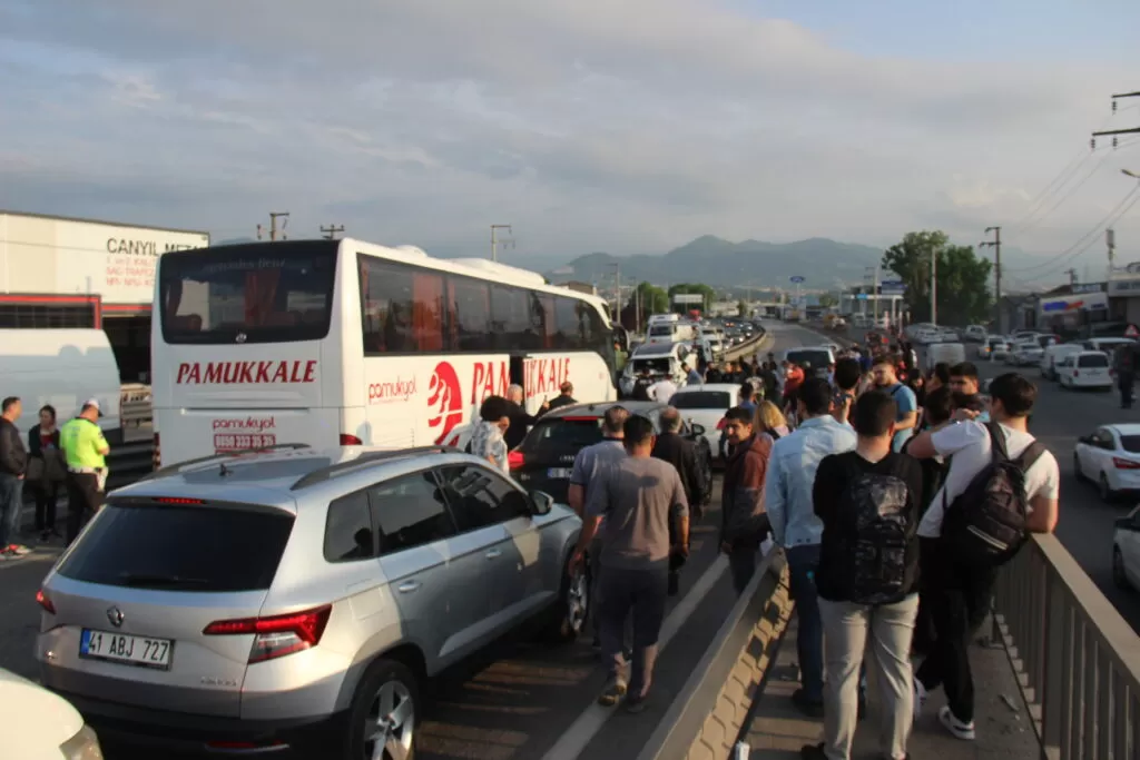 Çok sayıda araç zincirleme kazaya karıştı!