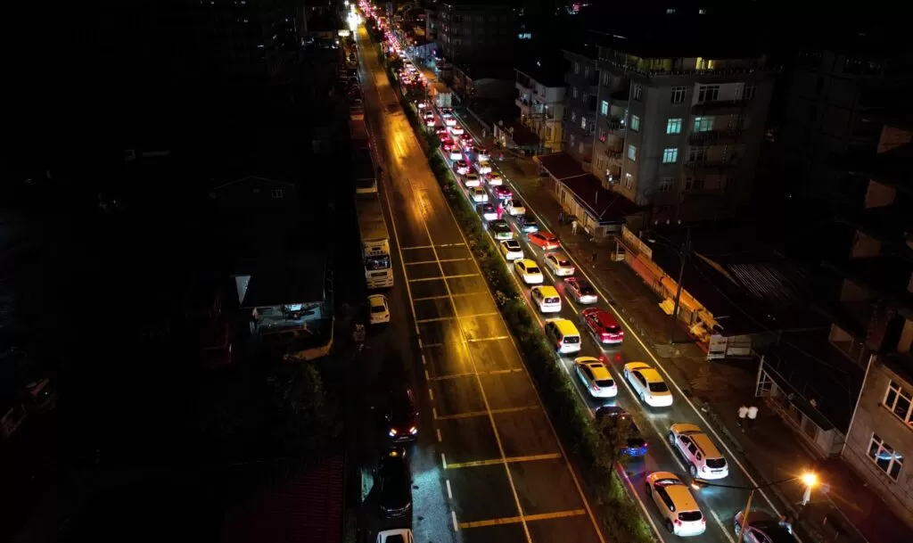 Tır kuyruğu değil telefon kuyruğu