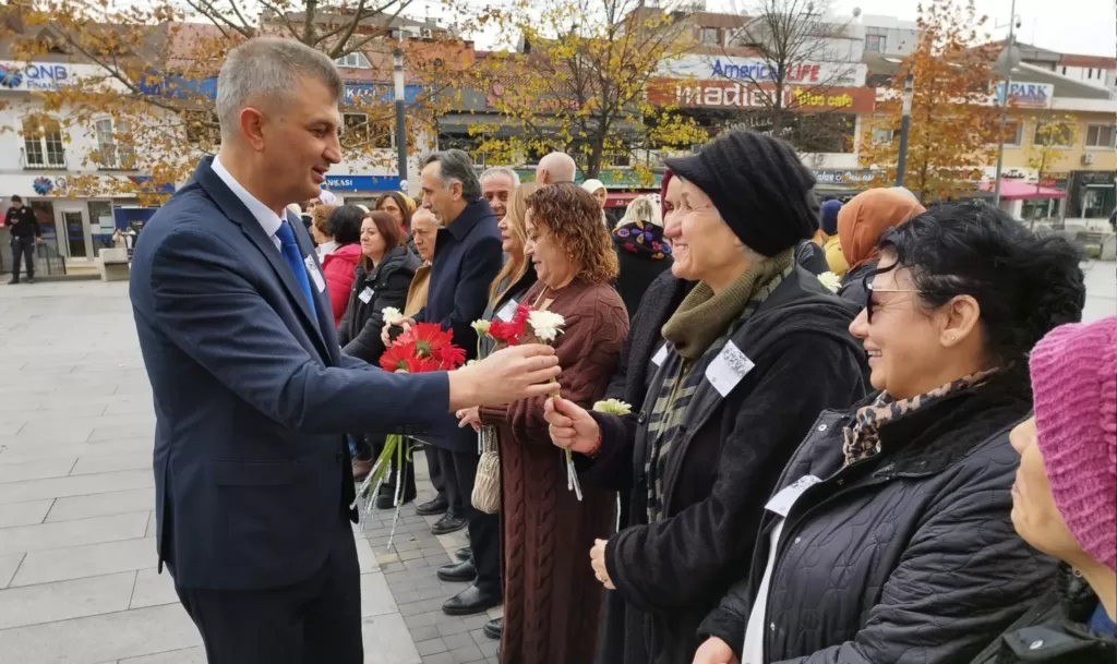 Gölcük’te kadınların seçme ve seçilme hakkı kutlandı