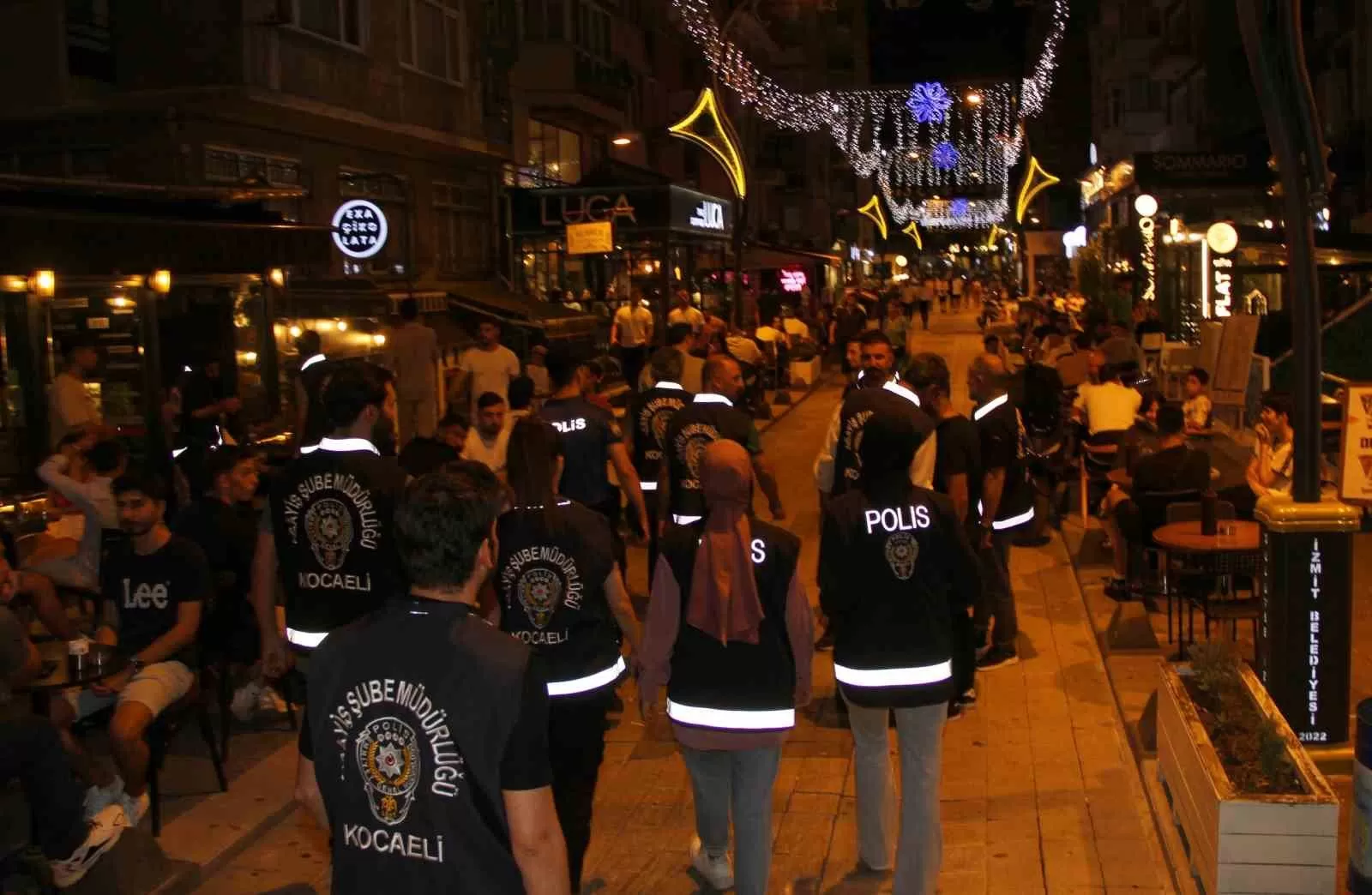 İzmit’te 2 günde 958 şahıs ve 45 araç polis kontrolünden geçti