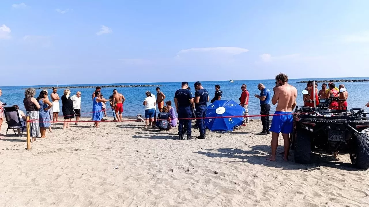 Denizde boğuldu, dakikalarca kalp masajı yapıldı ama kurtarılmadı