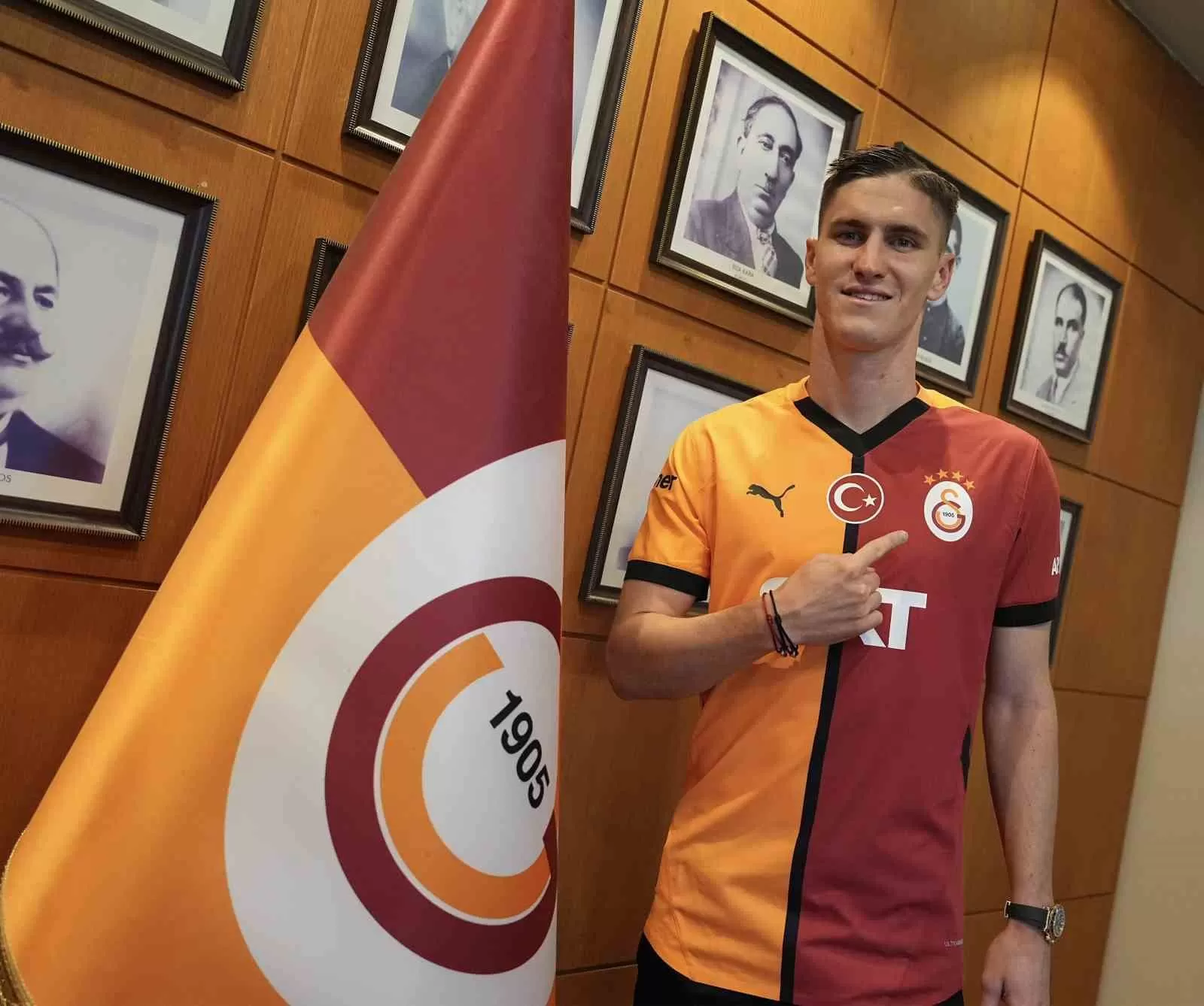 Galatasaray, yeni transferi Roland Sallai ile sözleşme imzaladı