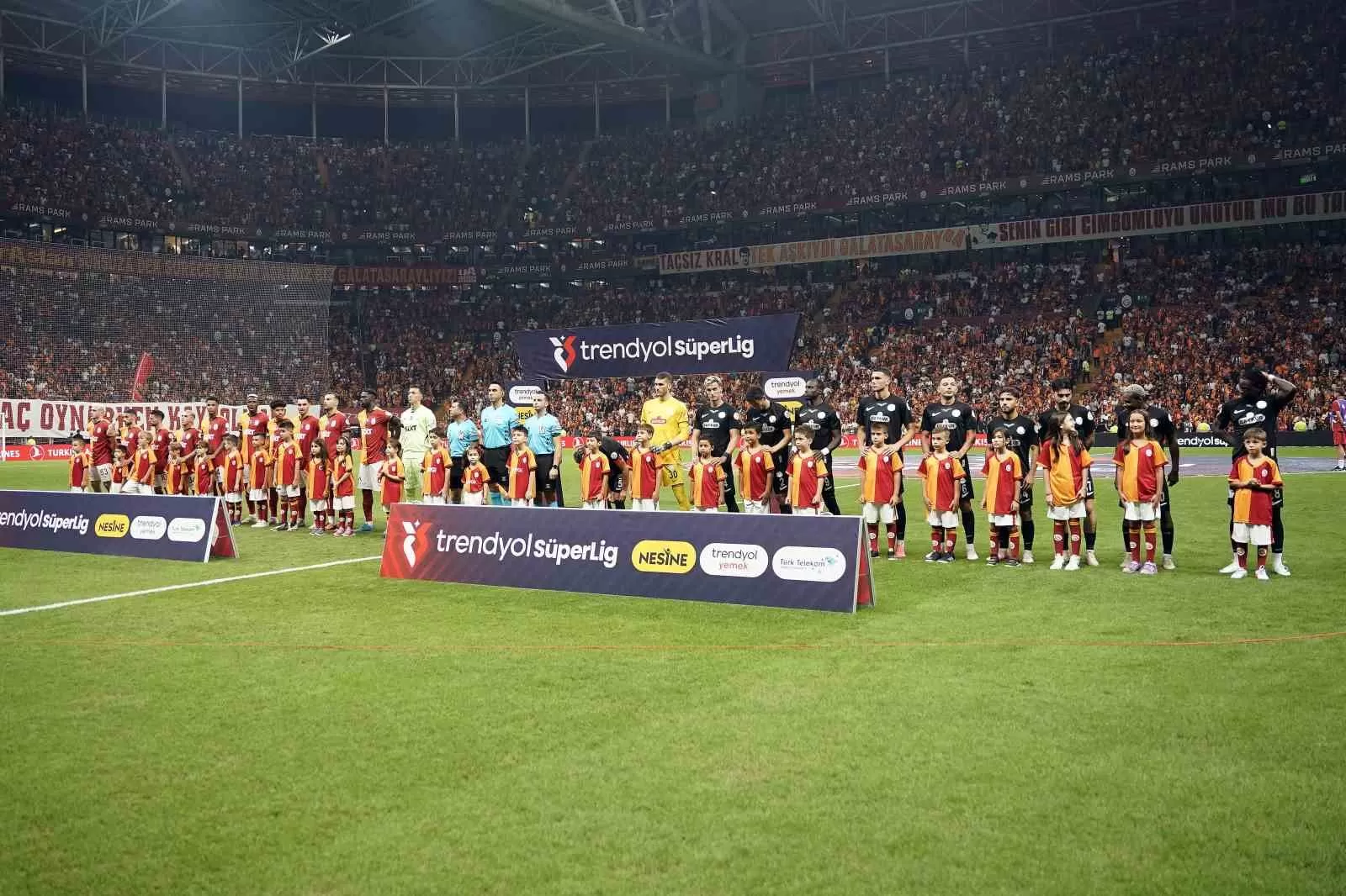 Trendyol Süper Lig: Galatasaray: 1 – Çaykur Rizespor: 0 (Maç devam ediyor)