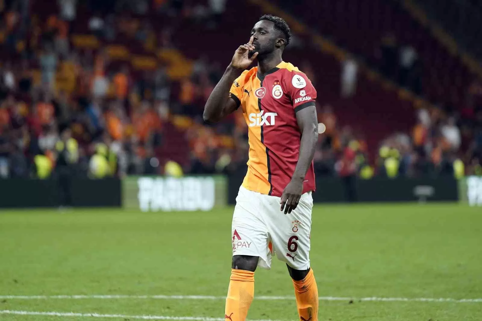 Maç sonu 3’lüsü Davinson Sanchez’den