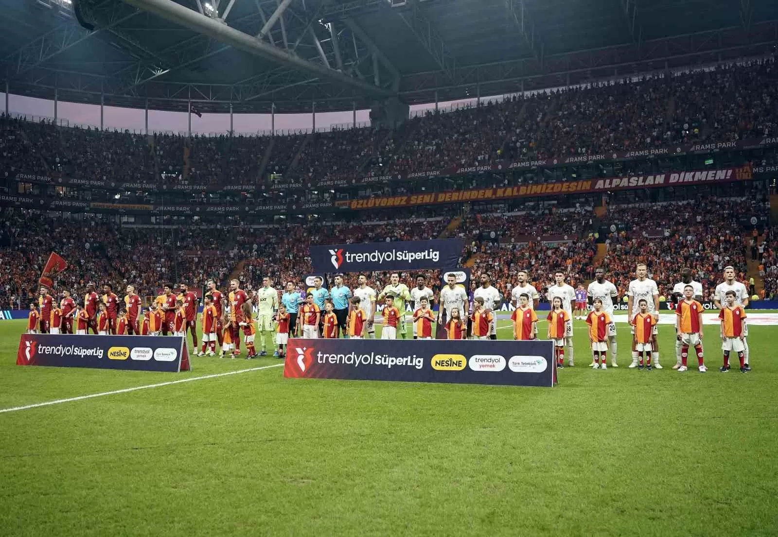Trendyol Süper Lig: Galatasaray: 0 – Kasımpaşa: 0 (Maç devam ediyor)
