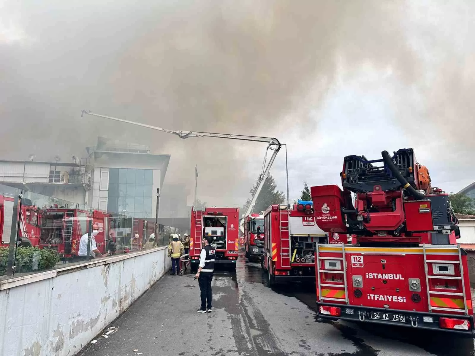 Sancaktepe’de soğuk hava deposunda çıkan yangın kontrol altına alındı