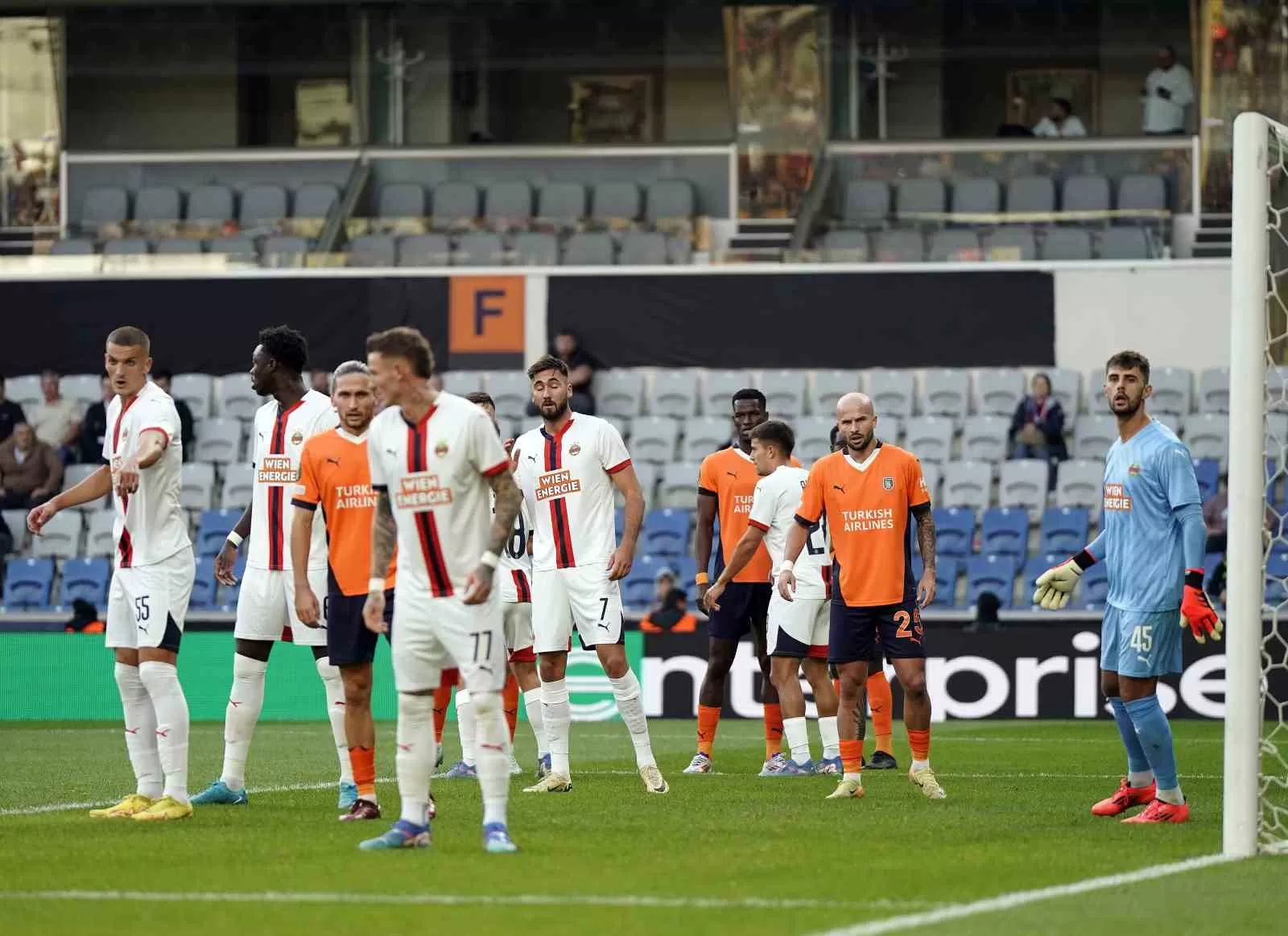 UEFA Konferans Ligi : Başakşehir: 1 – Rapid Wien: 1 (İlk yarı)