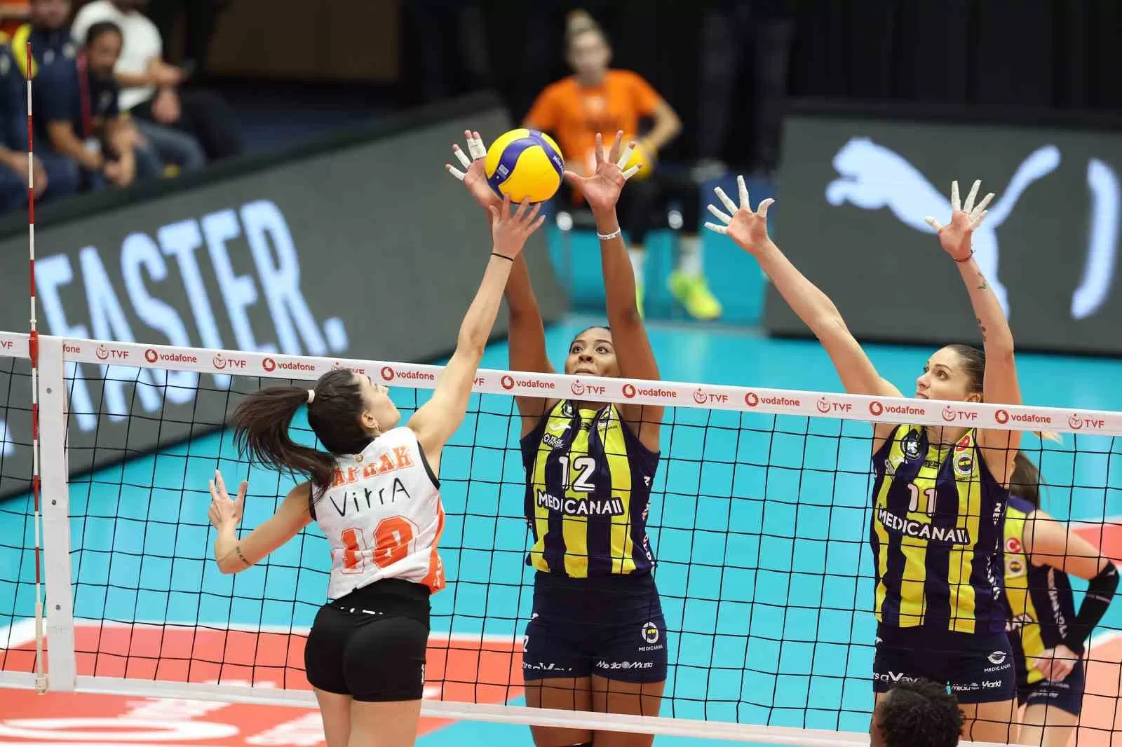 Sultanlar Ligi: Eczacıbaşı Dynavit: 0 – Fenerbahçe: 3