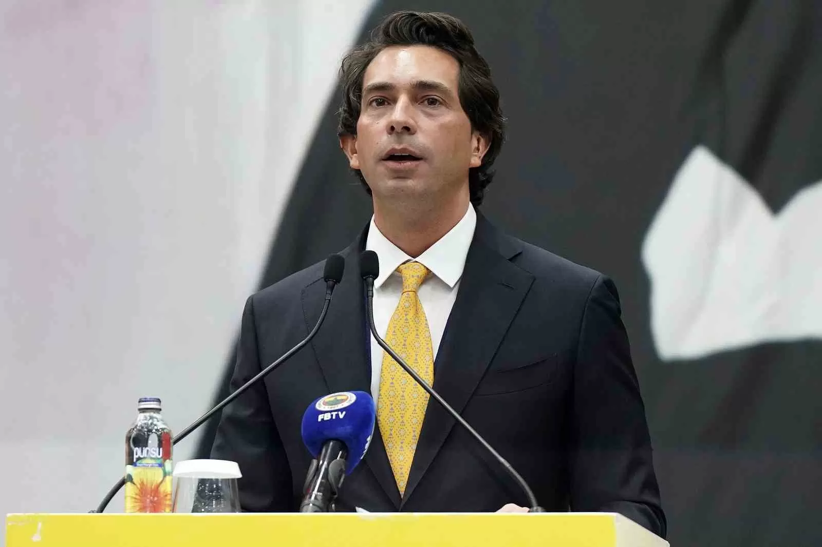 Burak Kızılhan: “Yankı uyandıracak bir stadyum isim sponsorluğunu hedefliyoruz”