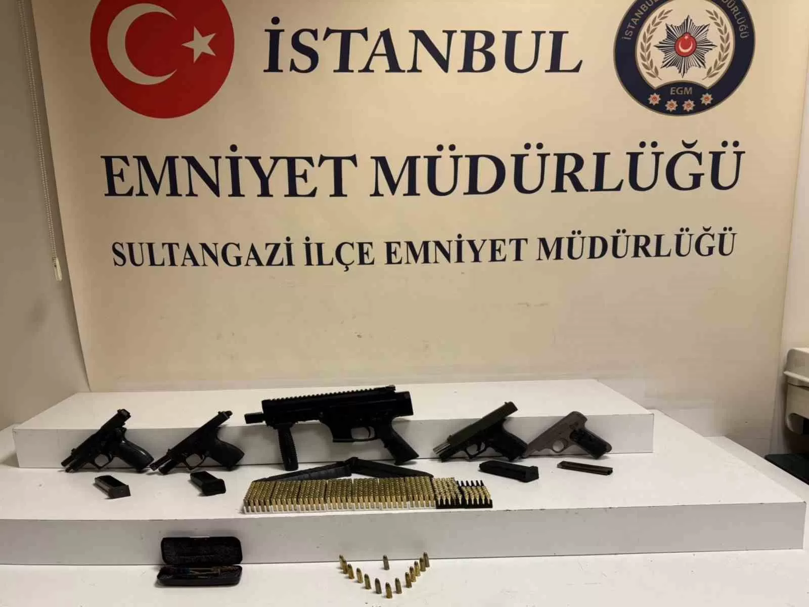 İstanbul’da kaçak silah ticareti yapanlara operasyon: 4 gözaltı