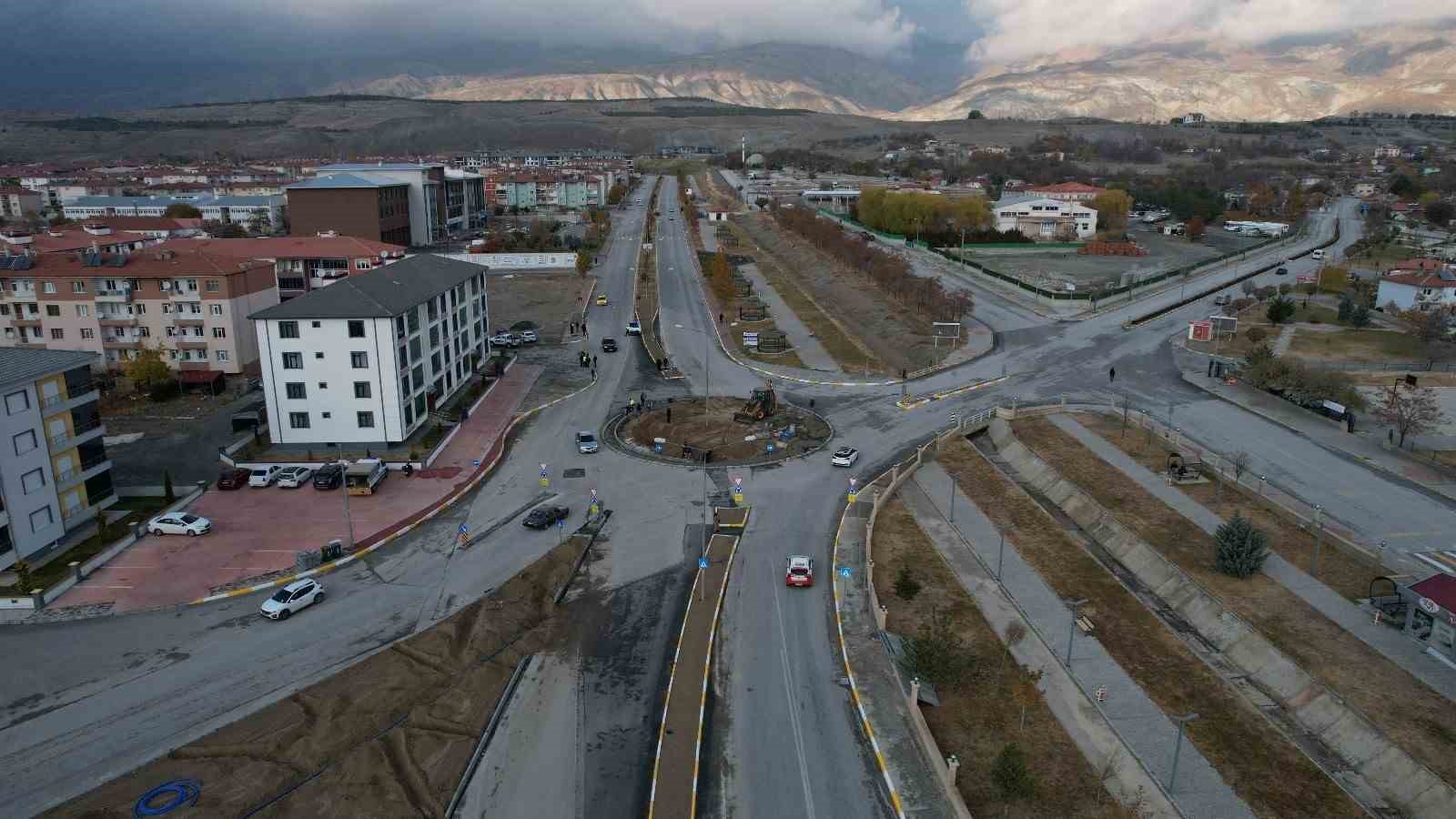 Geçit Yerleşkesi Dönel Kavşağı yapımı çalışmalarında sona gelindi
