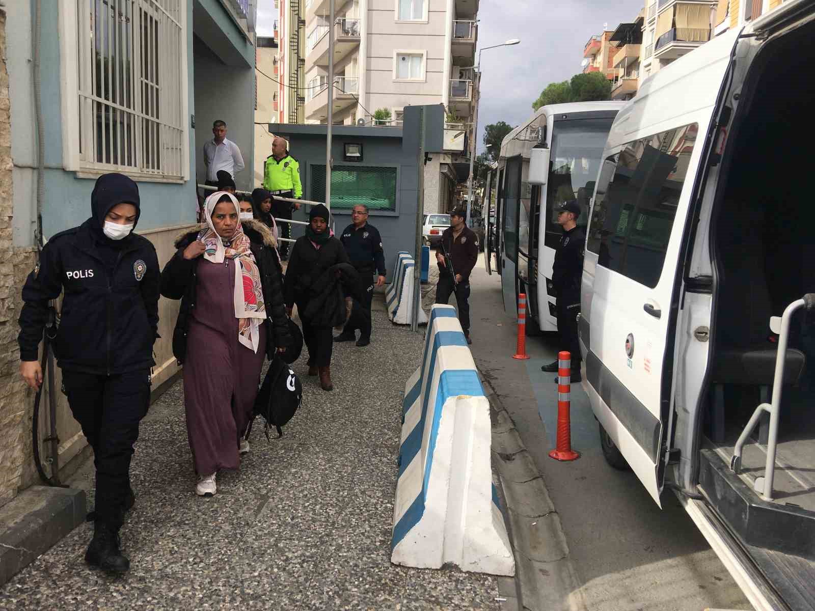 İncirliova’da 32 düzensiz göçmen yakalandı
