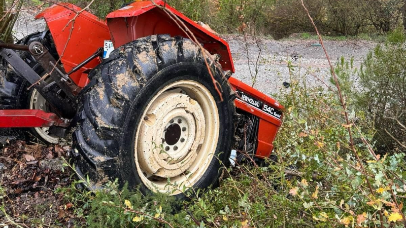 Traktör devrildi: 1 ölü, 3 yaralı