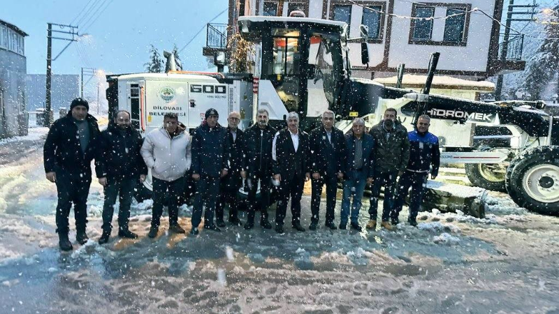 Dilovası'nda karla mücadele sürüyor