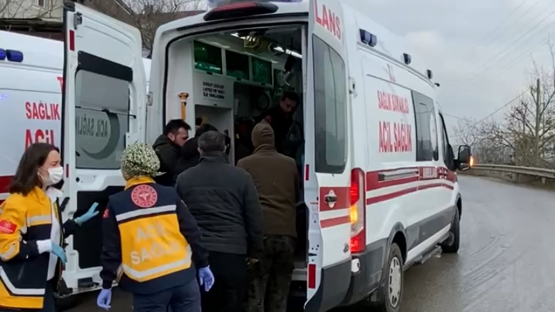 Sepetçi yolunda minibüs ile tır çarpıştı