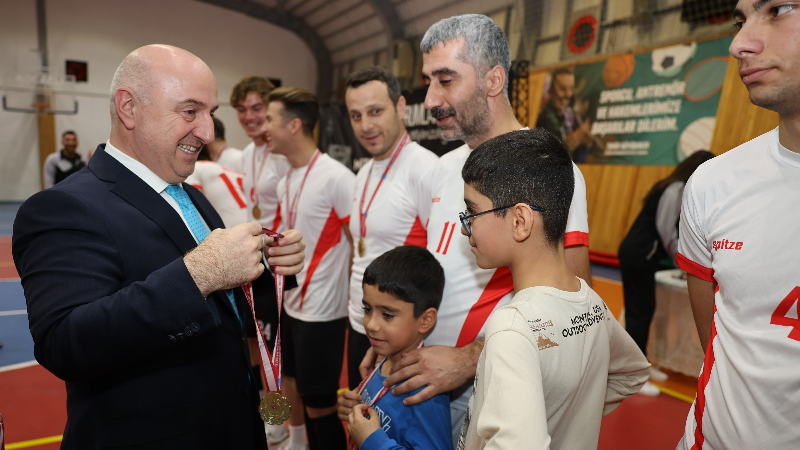 Darıca’da kurumlar arası voleybol turnuvasında ödüller sahiplerini buldu