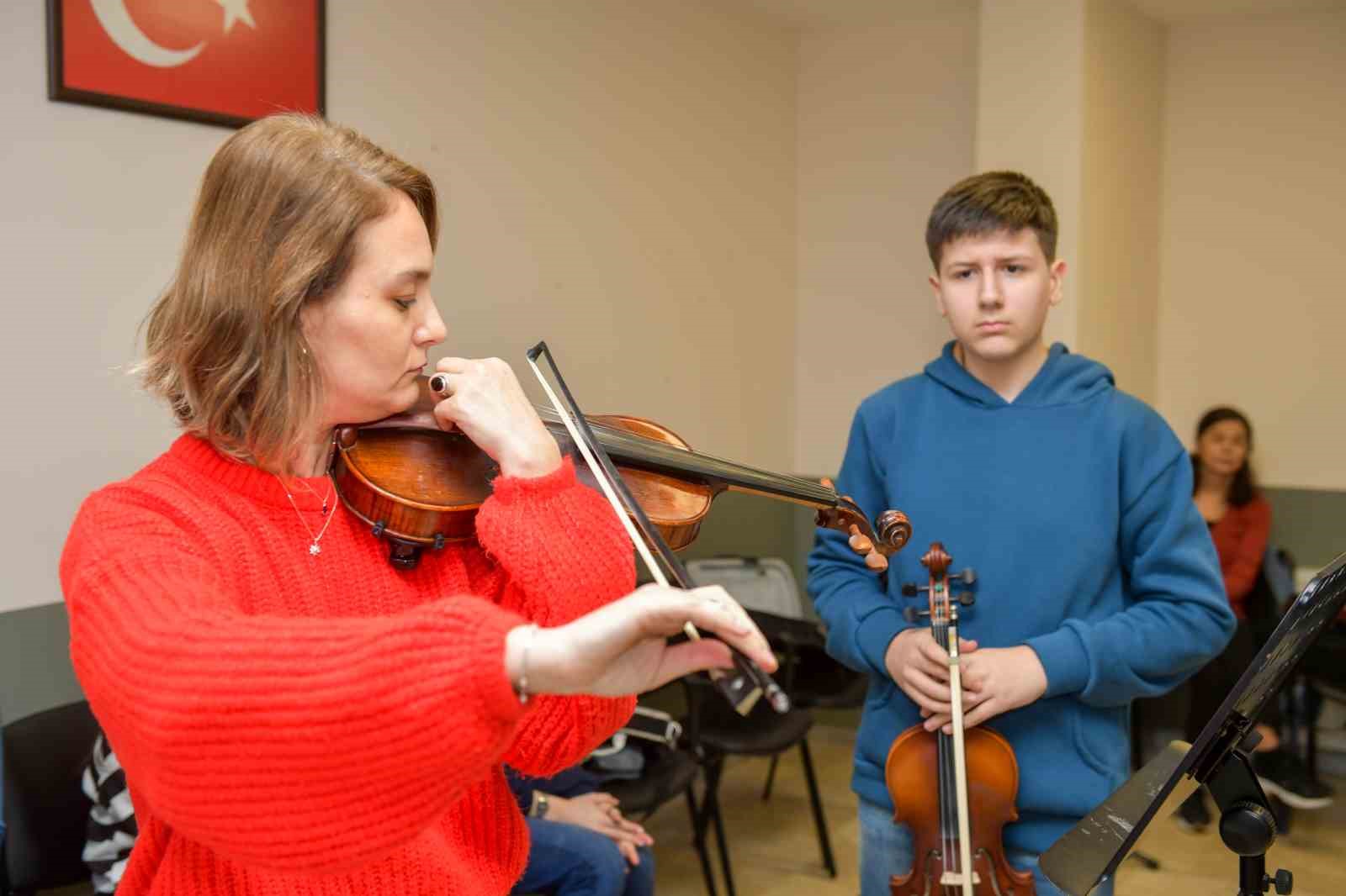 Esenyurt Belediyesi’nden gençlerin müzik ve sanatla gelişmesi için yeni proje
