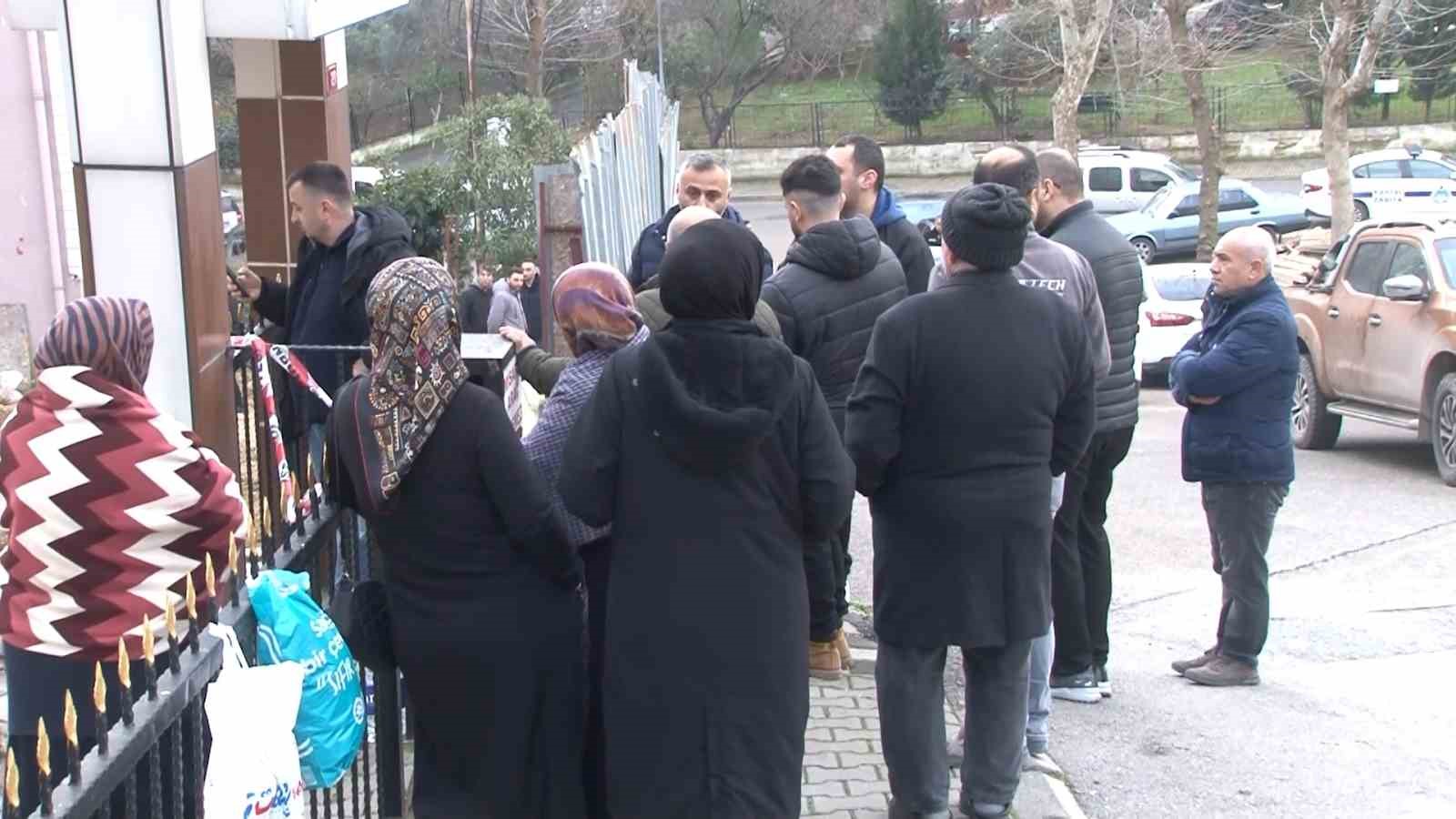 Kartal’da toprak kayması: Binadakiler tahliye edildi