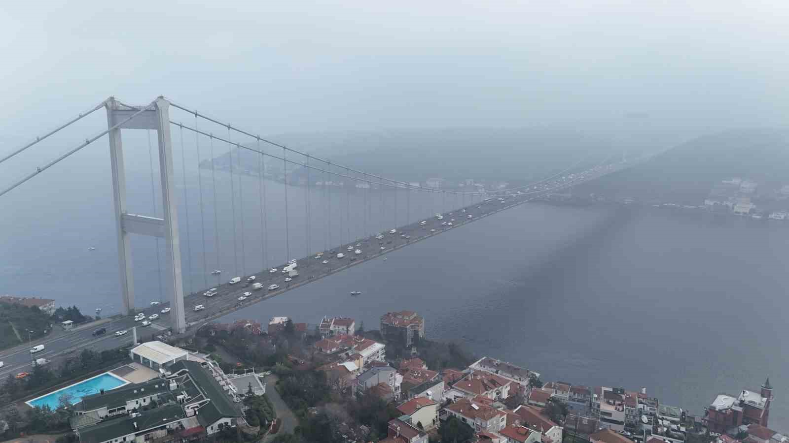 İstanbul’da iki yaka arasında sis etkili oldu
