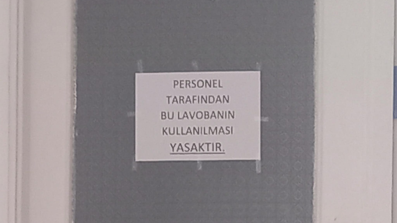 Müdüre özel tuvalet iddiası