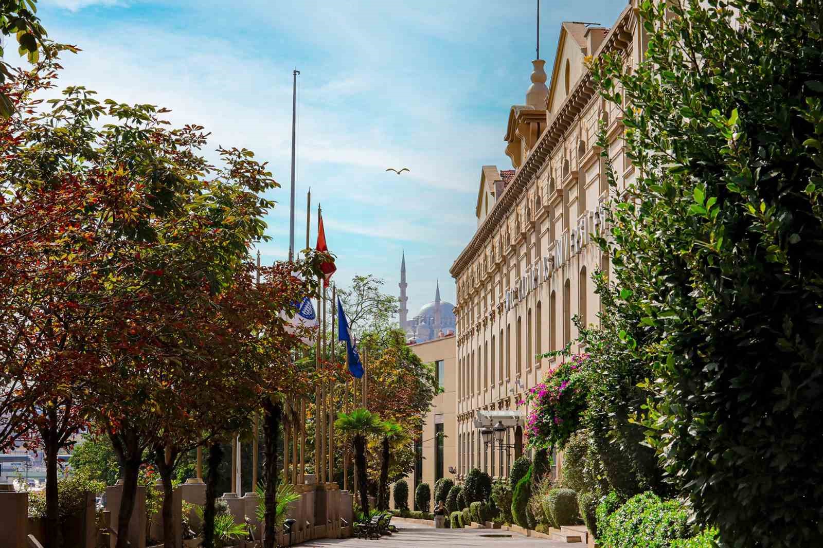 Başarılı gençlere İstanbul’da kapsamlı eğitim bursu
