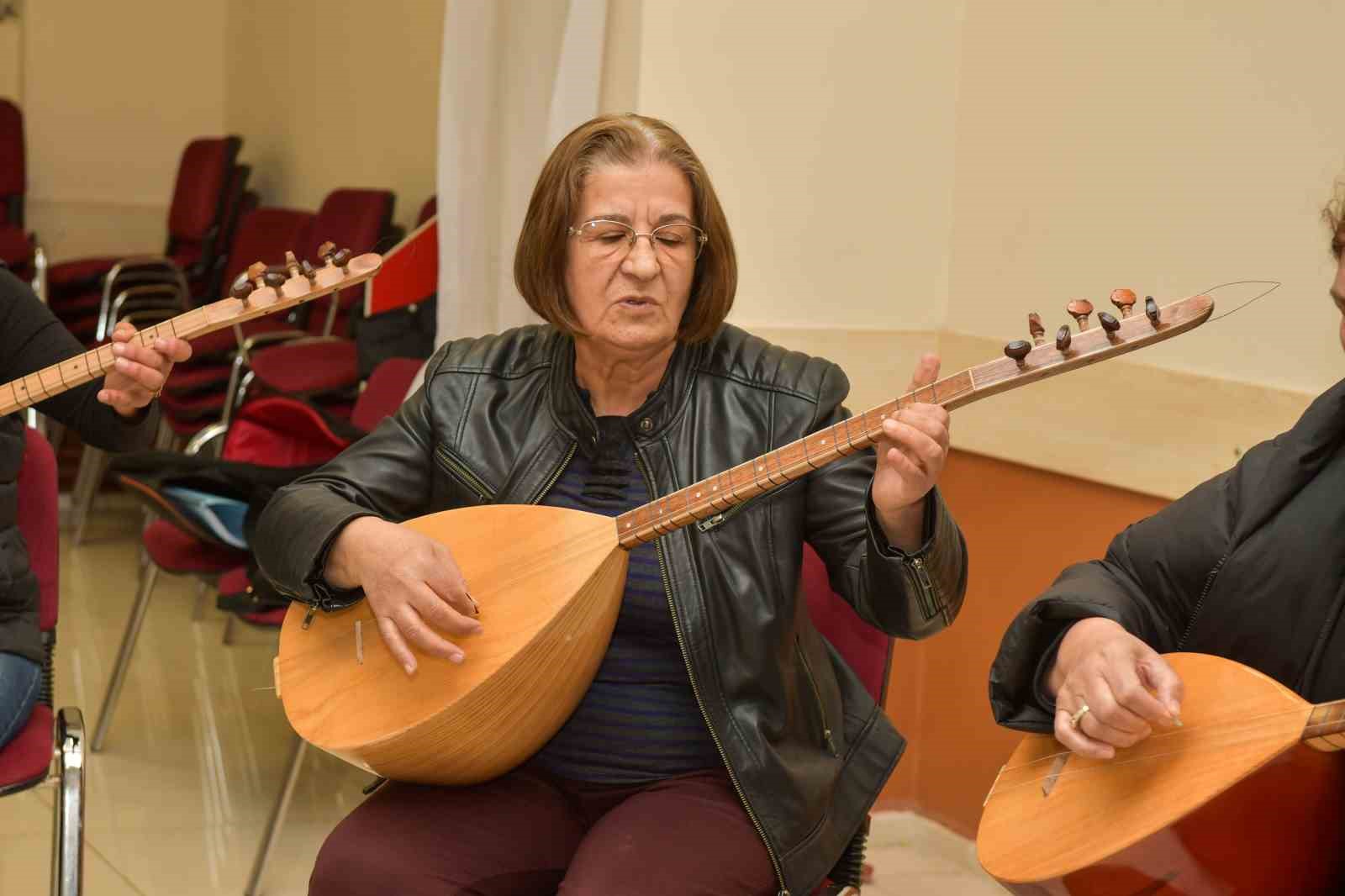 Esenyurtlulara 9 farklı branşta müzik eğitimi
