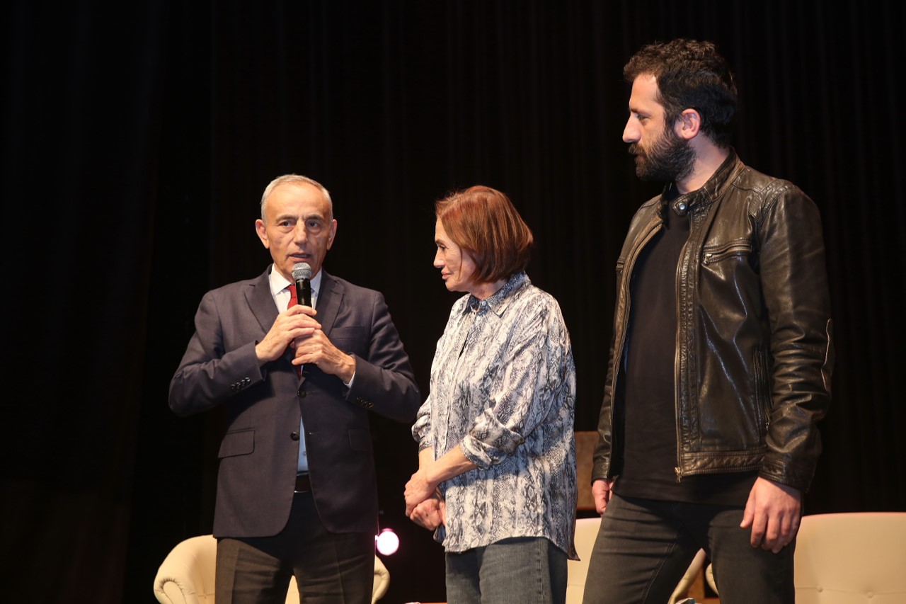 Usta oyuncu Nur Sürer ve "Mukadderat" filmi ekibi Küçükçekmece’de

