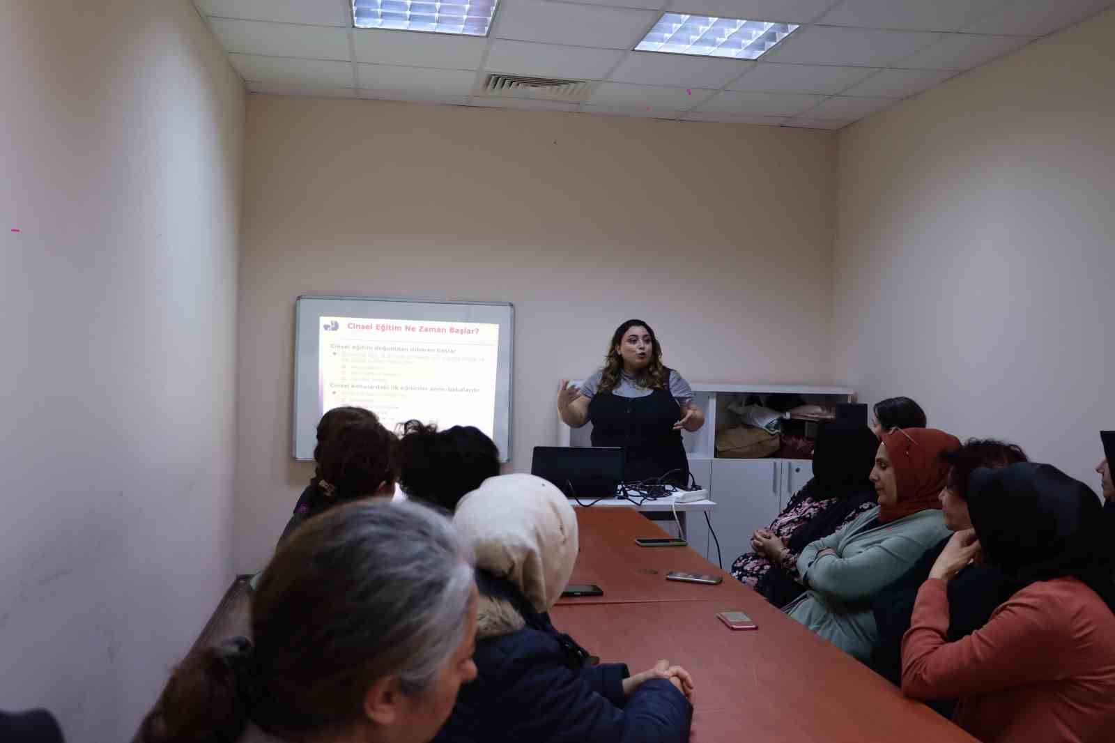 Maltepe’de ‘Aile Okulu ve Kadın Sağlığı Eğitimleri’ devam ediyor
