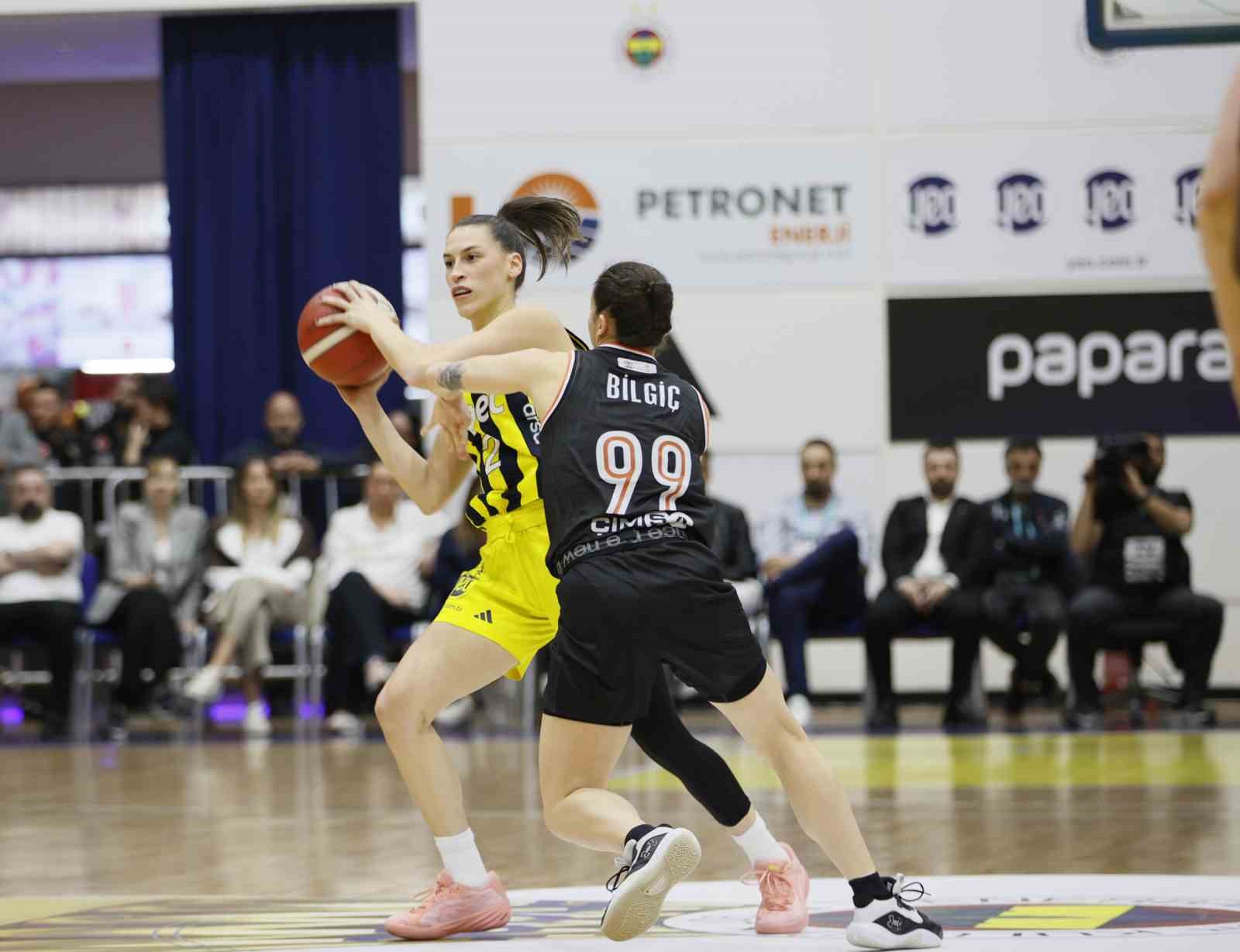 Fenerbahçe seride 1-0 öne geçti
