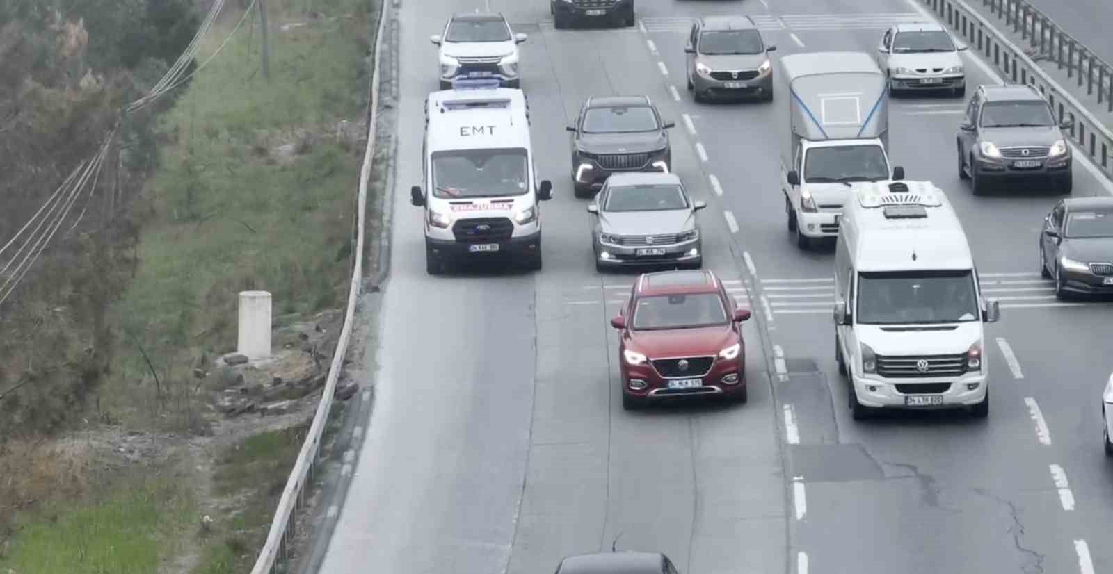 Arnavutköy’de emniyet şeridini ihlal etti, suçu kendinde değil yolda buldu
