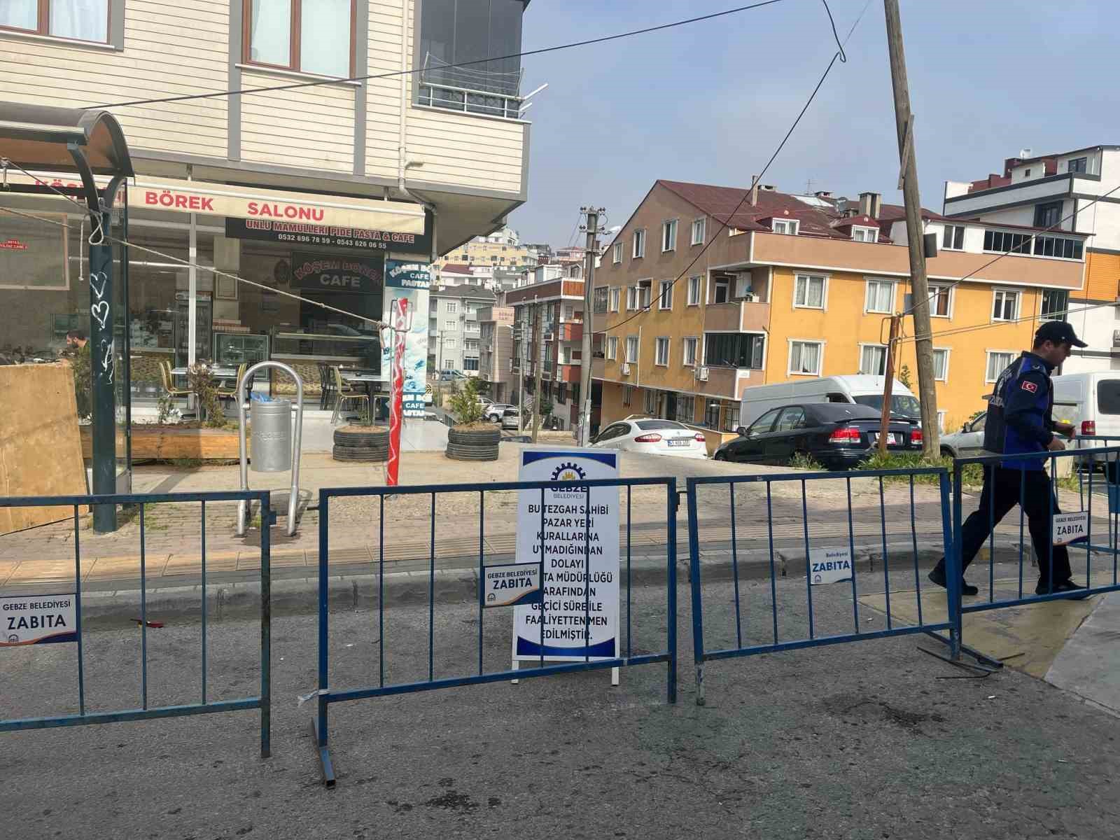 Kurallarına uymayan pazarcı esnafının tezgahı kapatıldı
