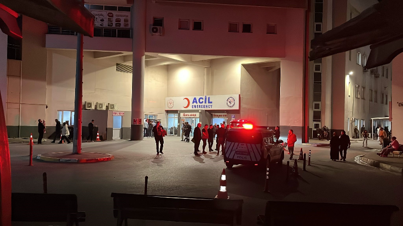 Tır, hastane otoparkına daldı!