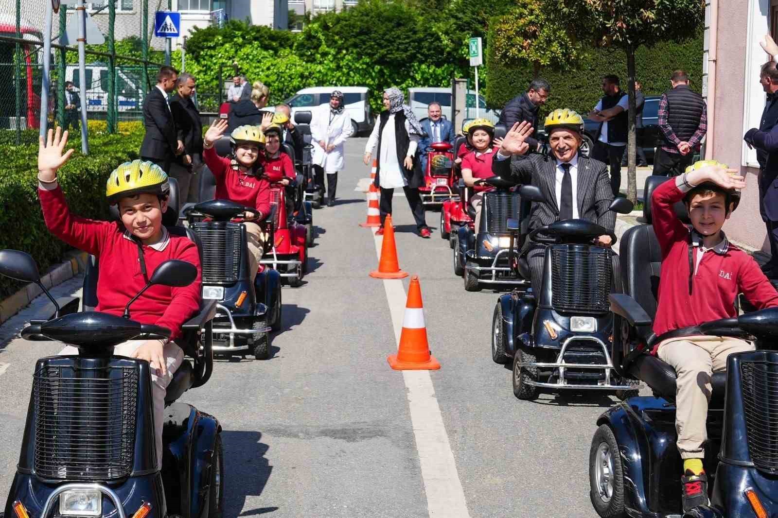 Başkan Yıldırım, geleceğin sürücüleriyle parkurda buluştu
