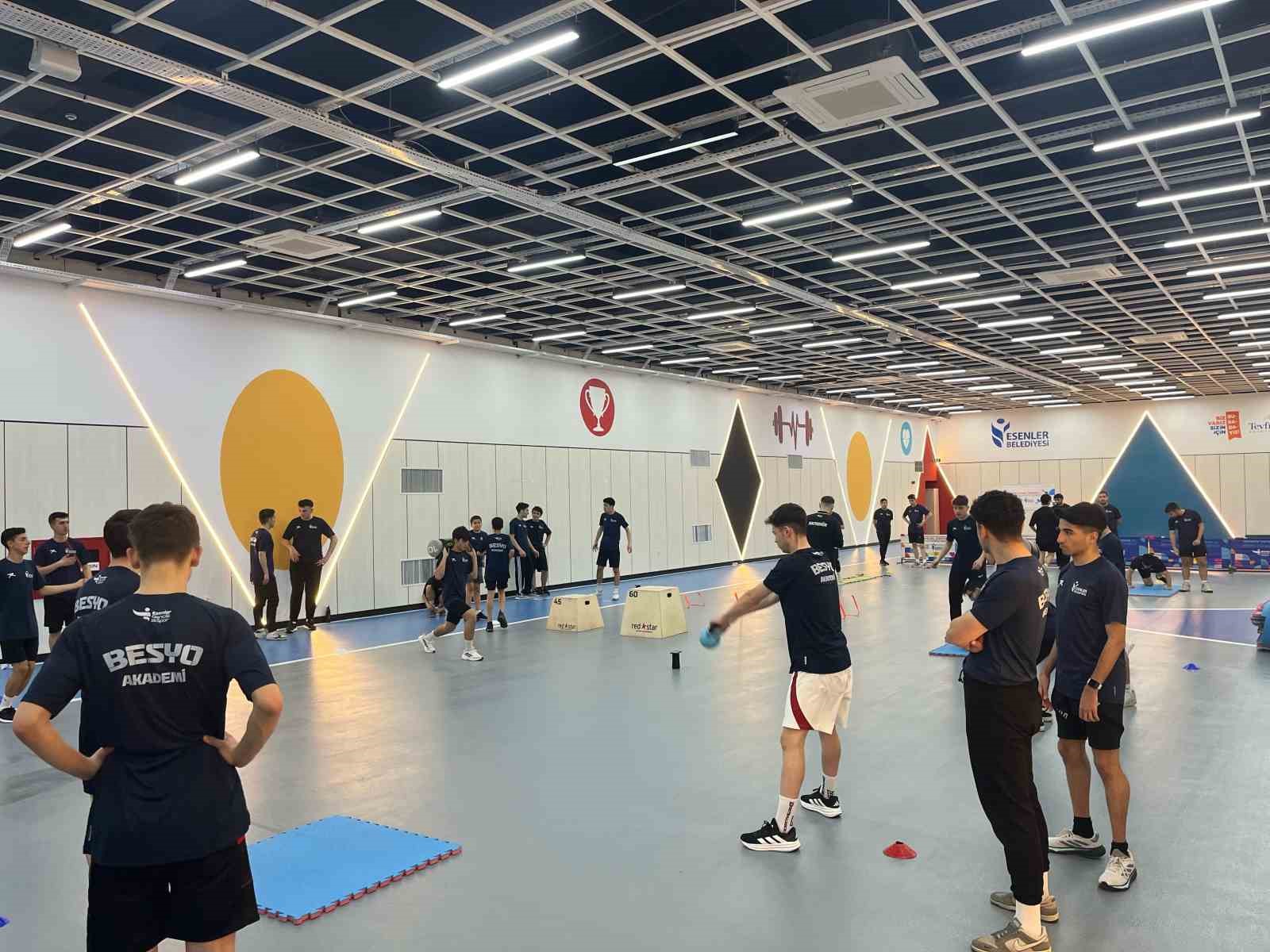 Esenler’de sporla büyüyen bir nesil yetişiyor
