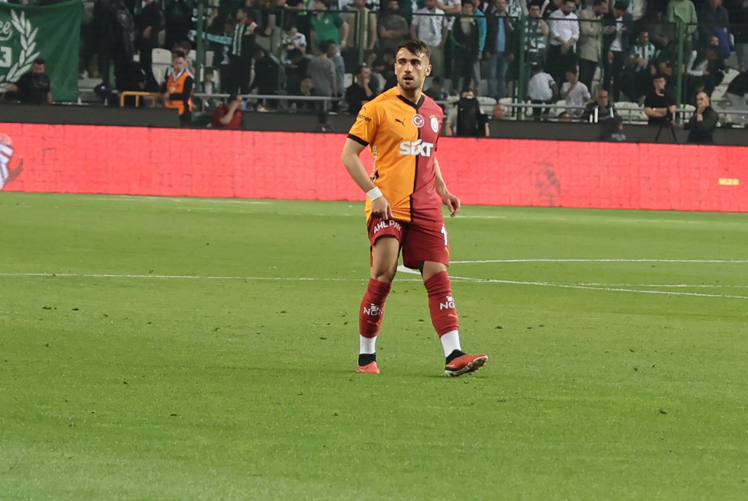 Yunus Akgün, Galatasaray ile 100. maçına çıktı
