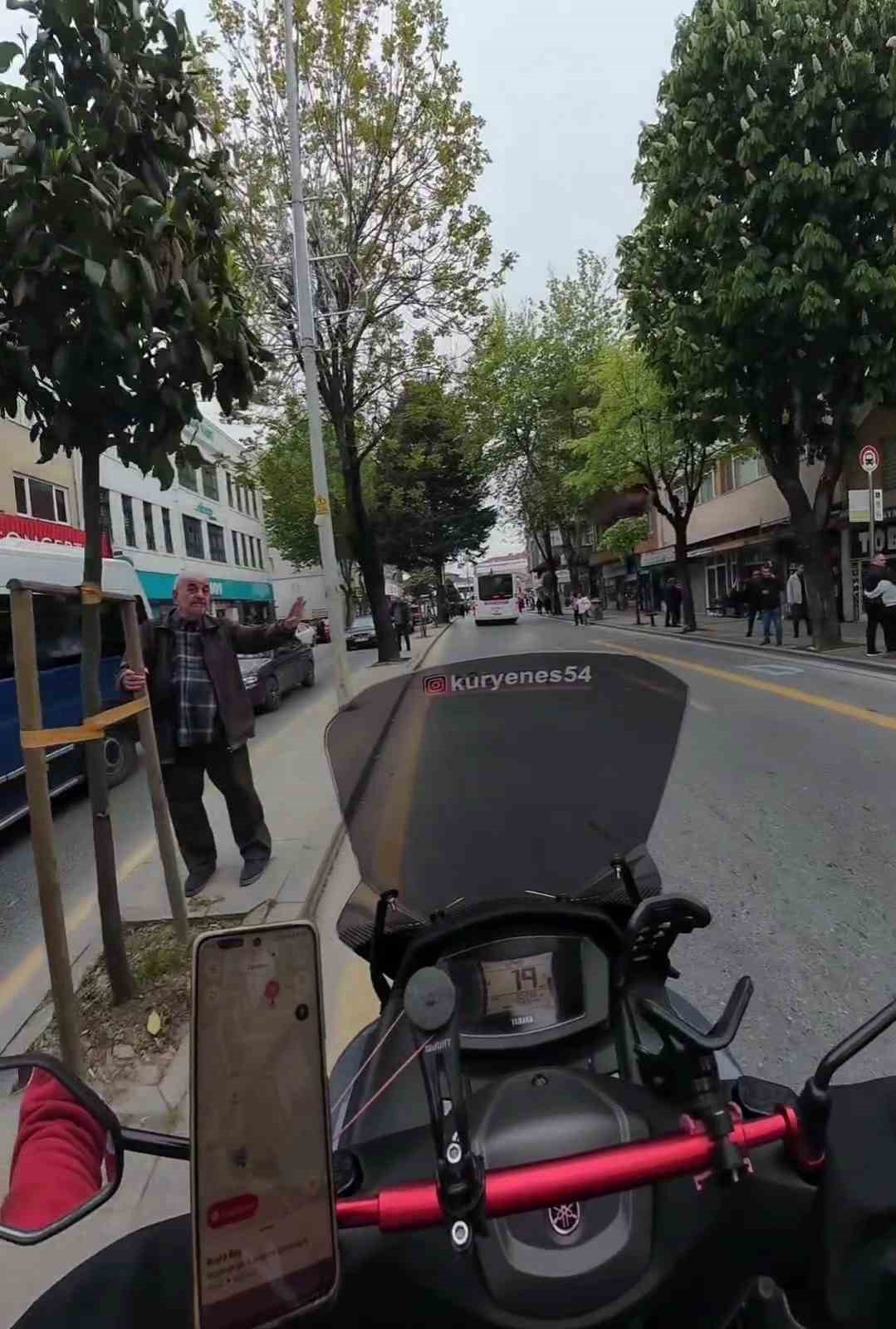 Depreme motosiklet üzerinde yakalandı: Panik anlarını böyle kaydetti
