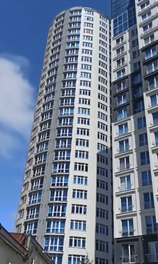 İstanbul’da 6,2 büyüklüğündeki depremde rezidans böyle sallandı

