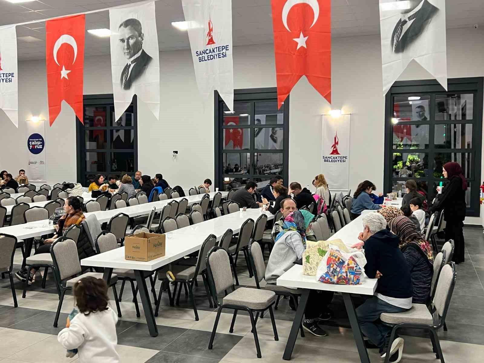 Deprem sonrası Sancaktepe Belediyesi vatandaşları yalnız bırakmadı

