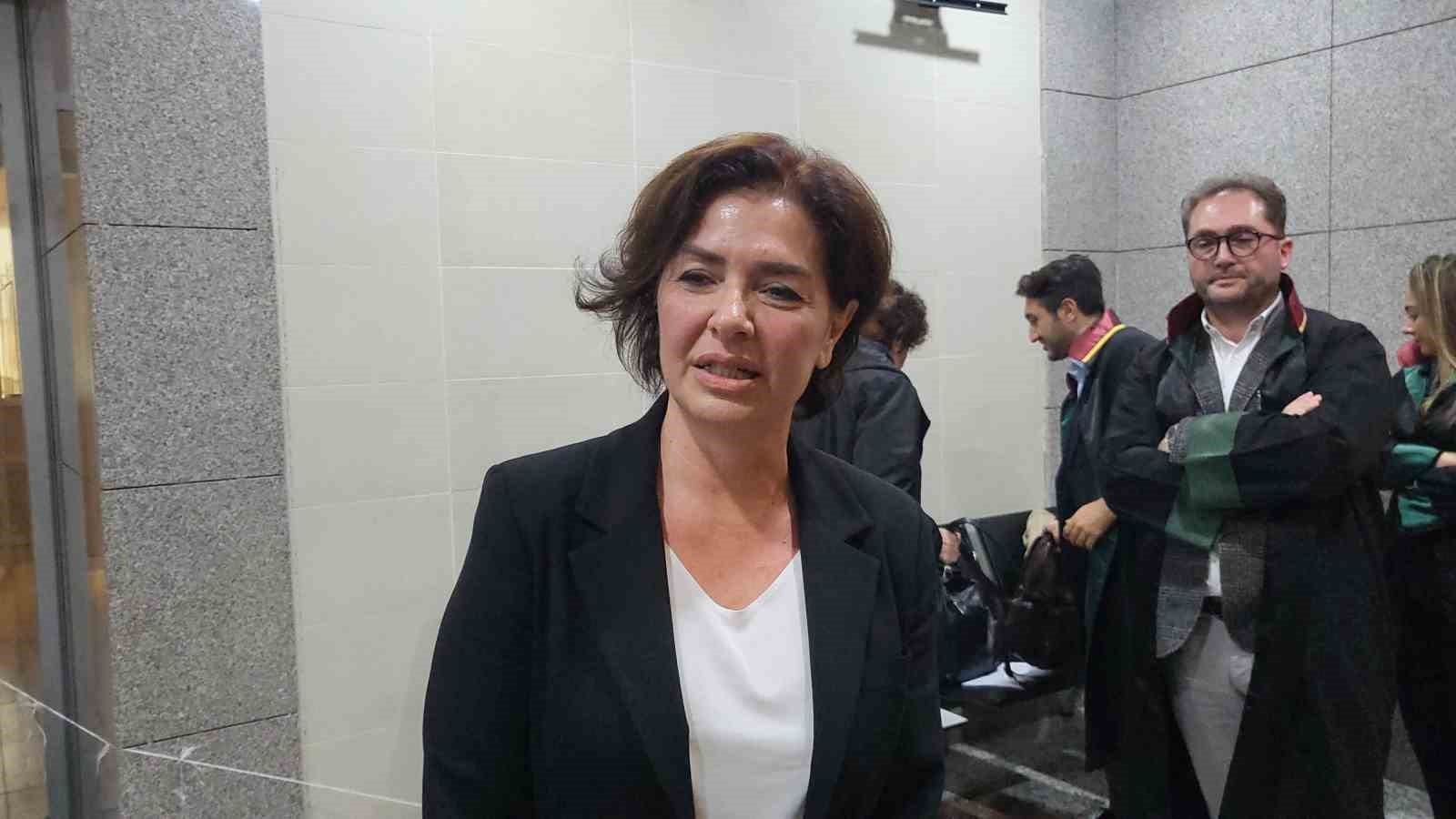 Gazeteci Özlem Gürses’e 1 yıl 3 ay hapis cezası
