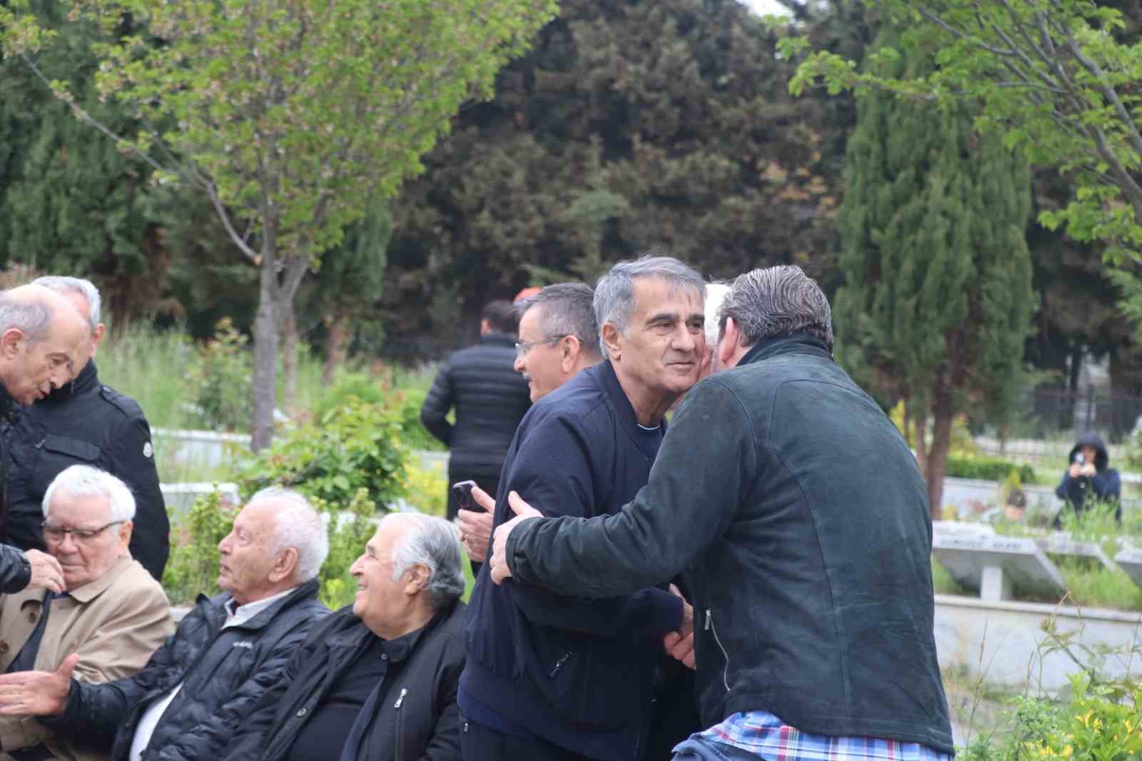 Trabzonspor Onursal Başkanı Mehmet Ali Yılmaz, kabri başında anıldı

