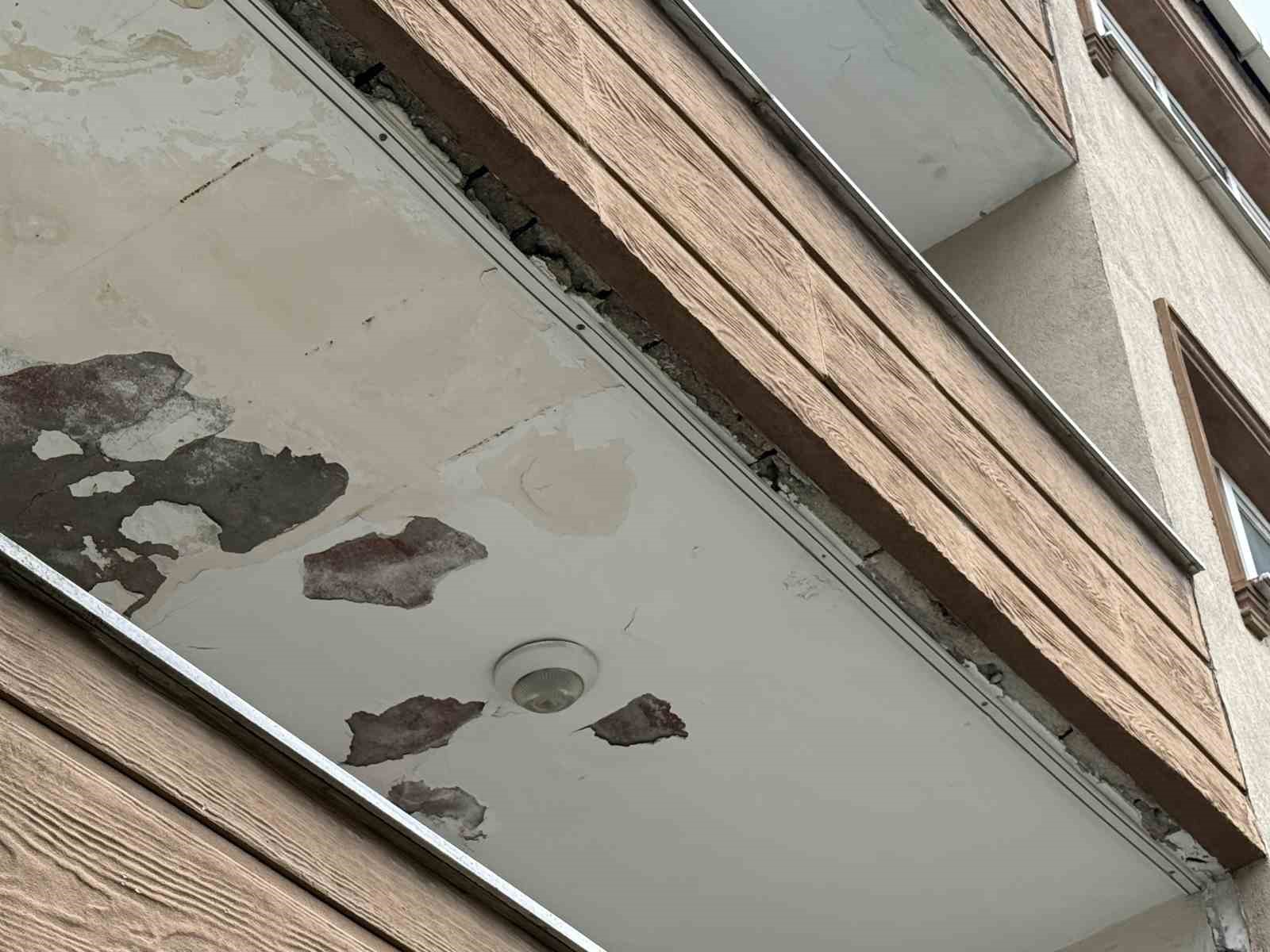 Avcılar’da deprem sonrası 2 bina mühürlendi
